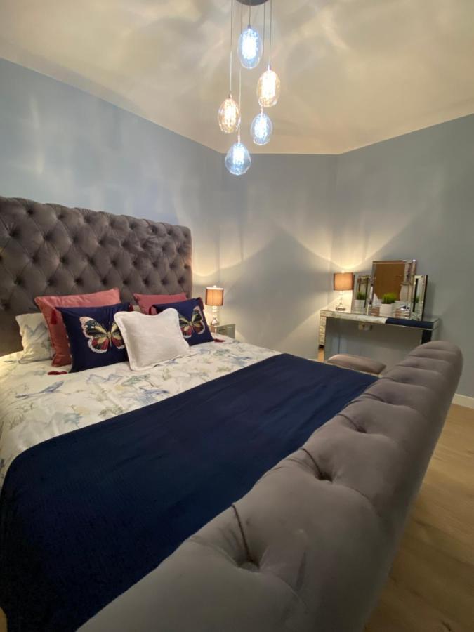 Lovely 3 Bed With Jacuzzi, Close To Airport, Driveway, Wifi Leilighet Edinburgh Eksteriør bilde